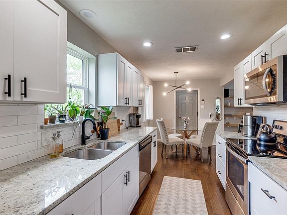 4th image of 8044 Woodhue Cir