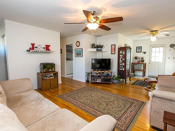 3rd image of 2416 Shandon Dr