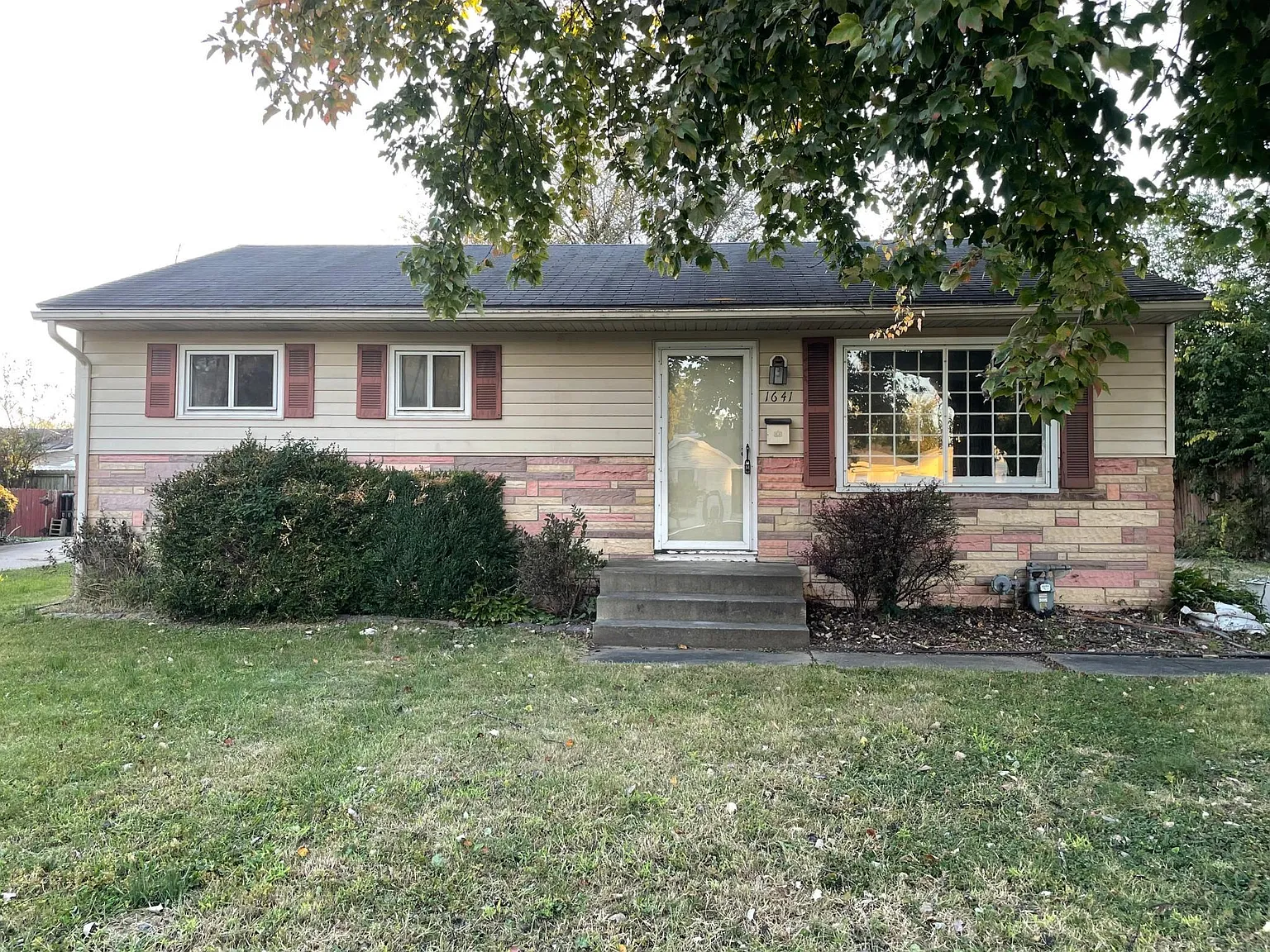 1641 Broadmoor Ave — Photo 1
