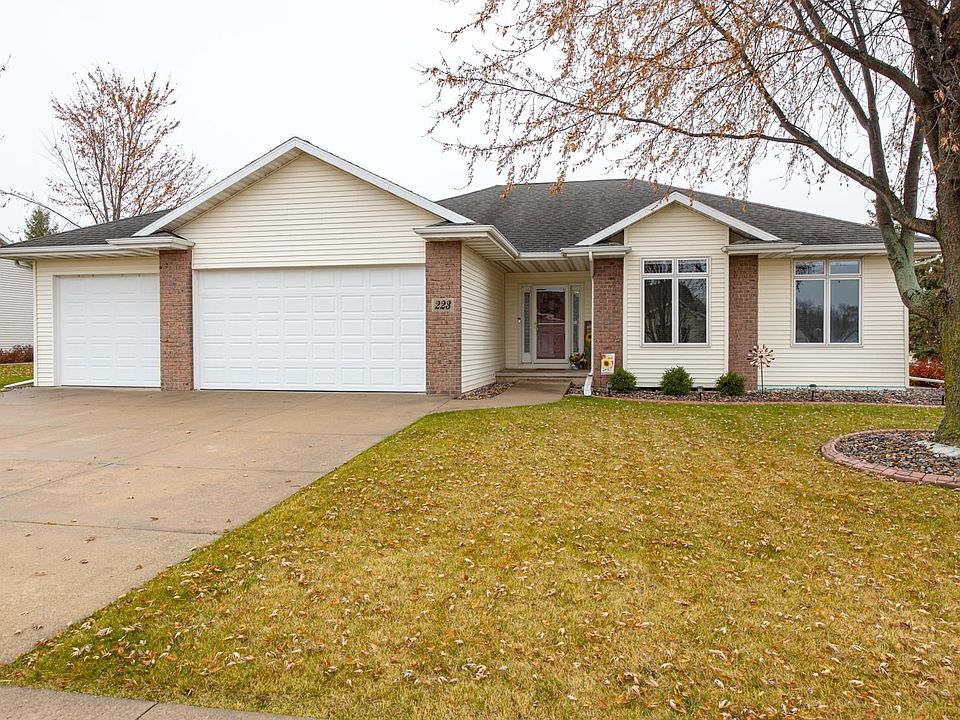 1st image of 223 Sunny Meadows Dr