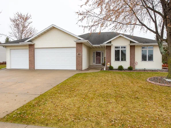 223 Sunny Meadows Dr, Kaukauna, WI 54130