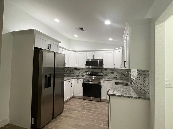 5th image of 402 SE 6th Ave