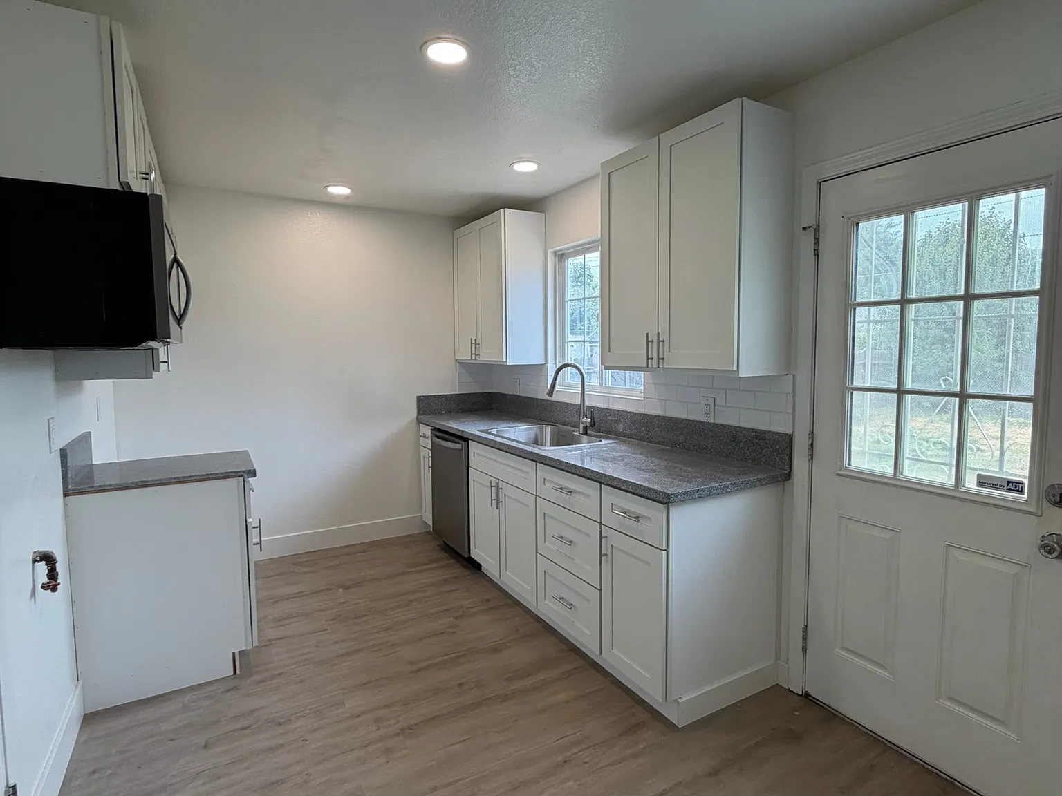 2 bed, 848 sqft, $2,600 — Photo 4