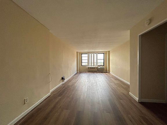 4th image of 10 Huron Ave APT 14M