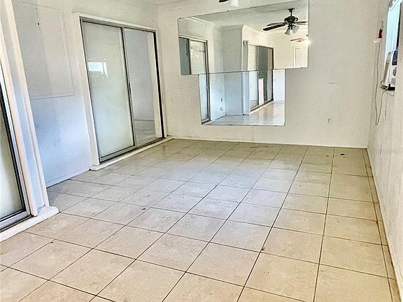 4th image of 4009 Dyer Ln