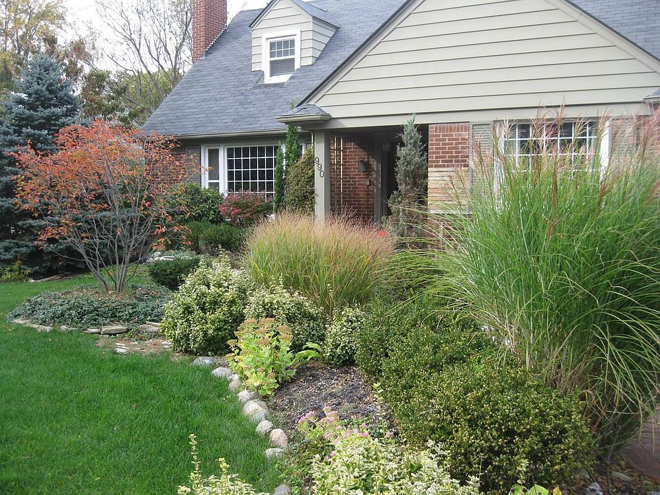 1st image of 990 Wakefield Dr