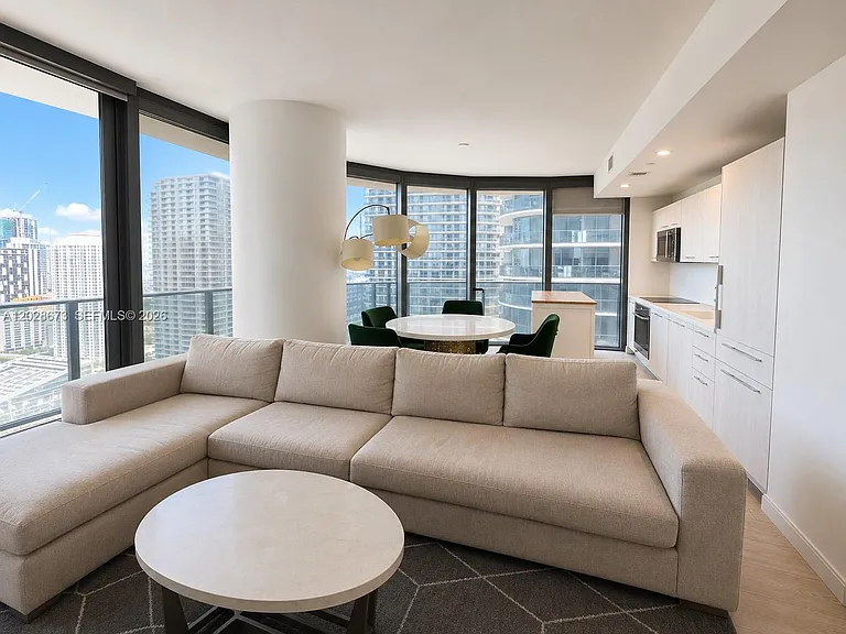 55 SW 9th St #3201 — Photo 4