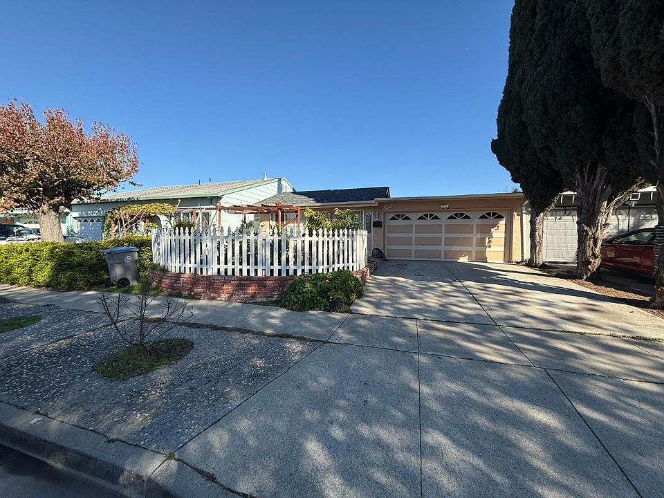 2nd image of 2034 Bikini Ave