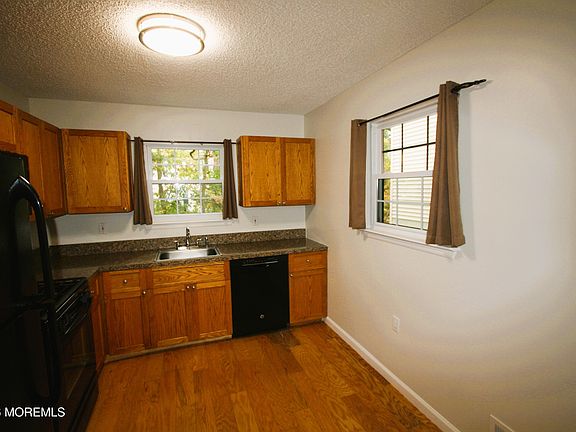 4th image of 200 Daffodil Dr