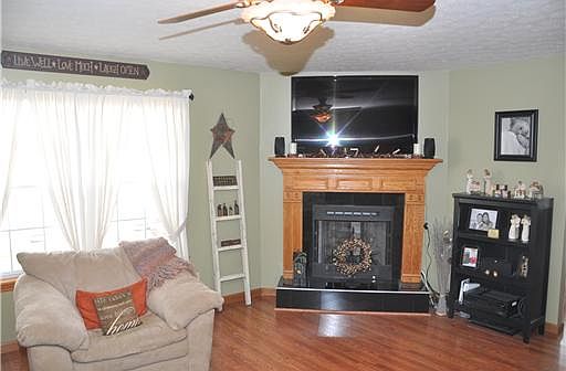 5th image of 2631 New Castle Dr