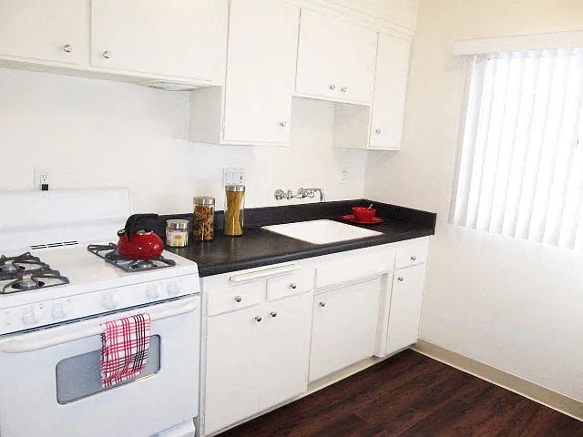Sierra Madre Apartments — Photo 6