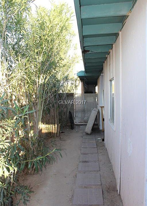 1st image of 2869 Escuela St