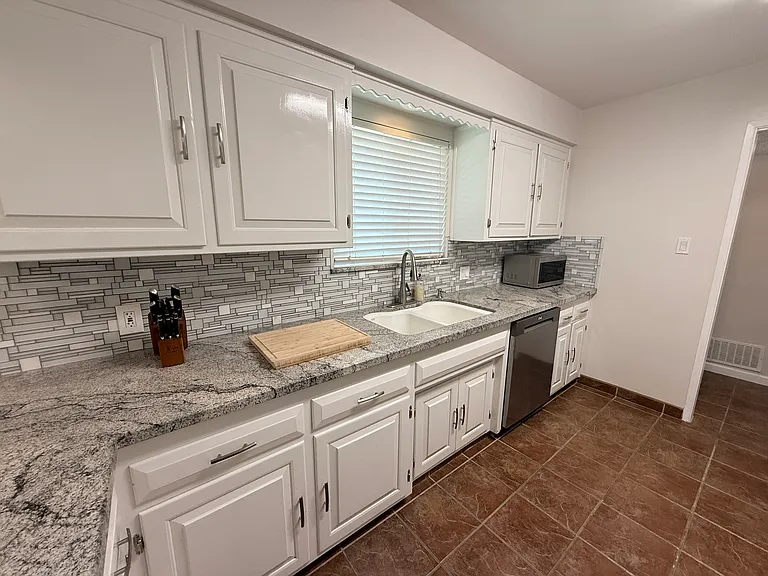 6201 Carter Ave — Photo 5