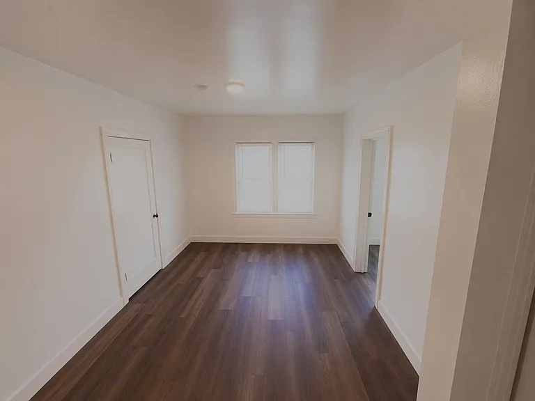 404 S Van Buren St — Photo 3