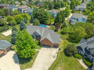 8 Weaver Ct, Bloomington, IL 61704