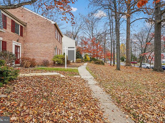 3rd image of 880 Azalea Dr #22
