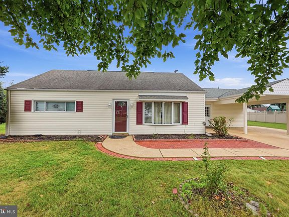 2nd image of 2856 Colmar Ave