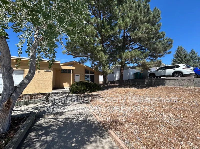 3 bed, 2.0 bath, 1300 sqft, $1,975 — Photo 2