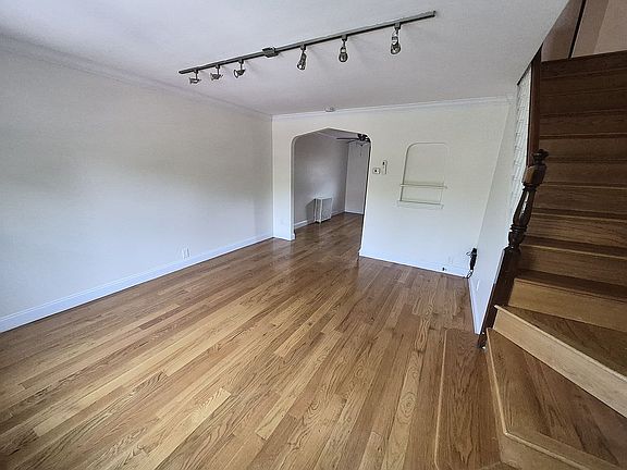 5th image of 2033 28th St