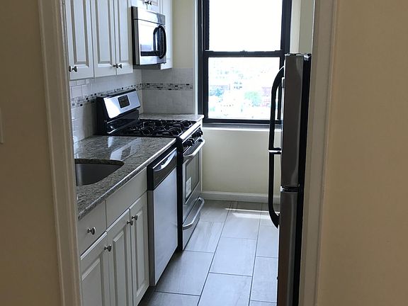 4th image of 225 Saint Pauls Ave APT 17N