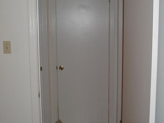 4th image of 1131 Fenfield Ave