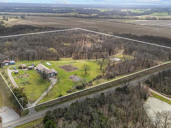 4th image of 471 SW County Road F Rd