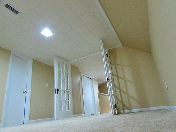 2nd image of 9404 Capeview Ave
