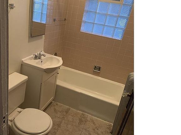 3rd image of 315 S Lavergne Ave APT 3