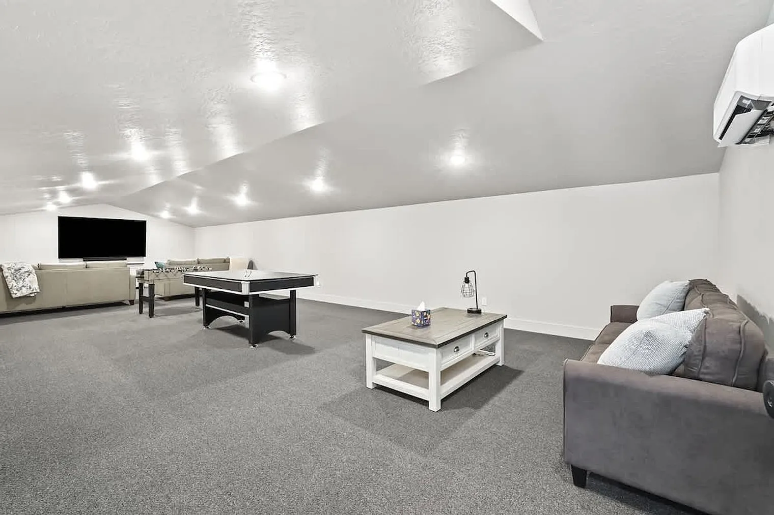3 bed, 2.0 bath, 2292 sqft, $4,737 — Photo 1