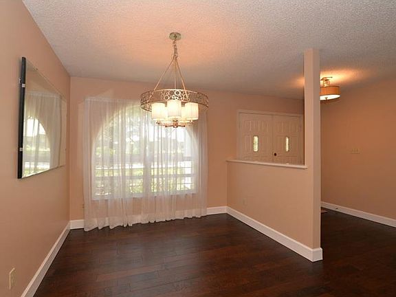 3rd image of 1425 Deer Lake Cir