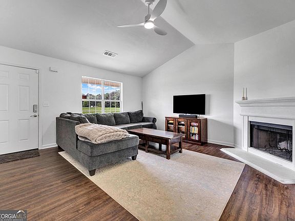 3rd image of 293 Snapping Shoals Rd
