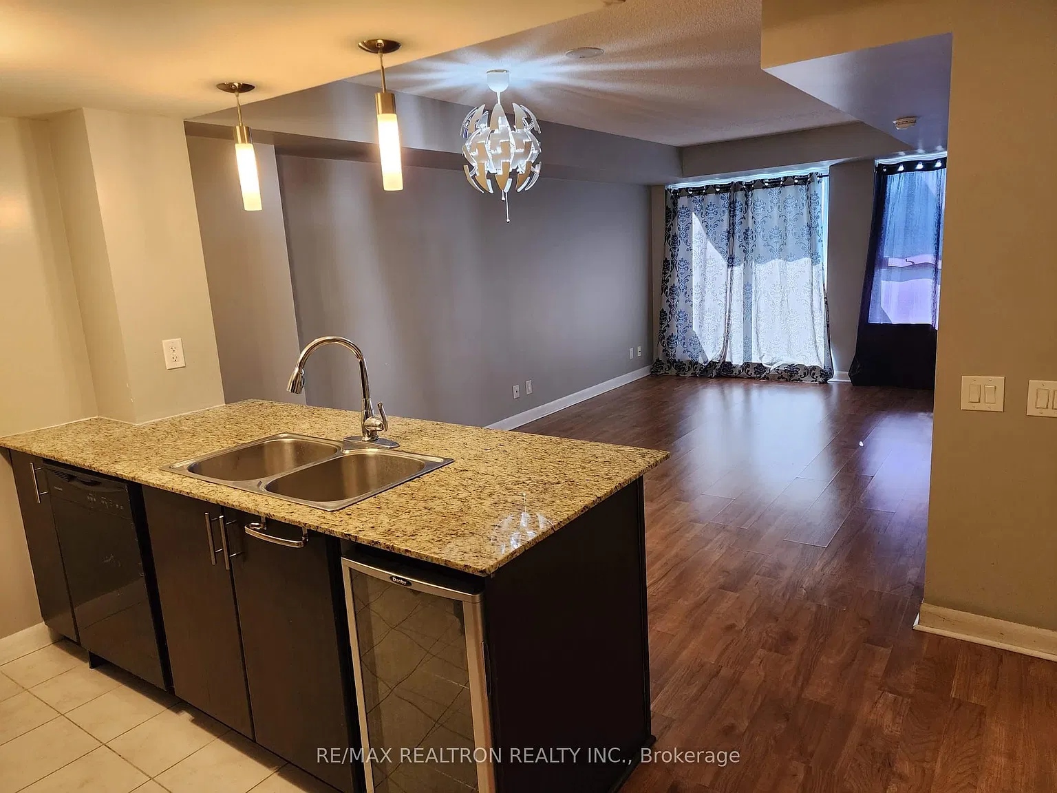 190 Borough Dr — Photo 2