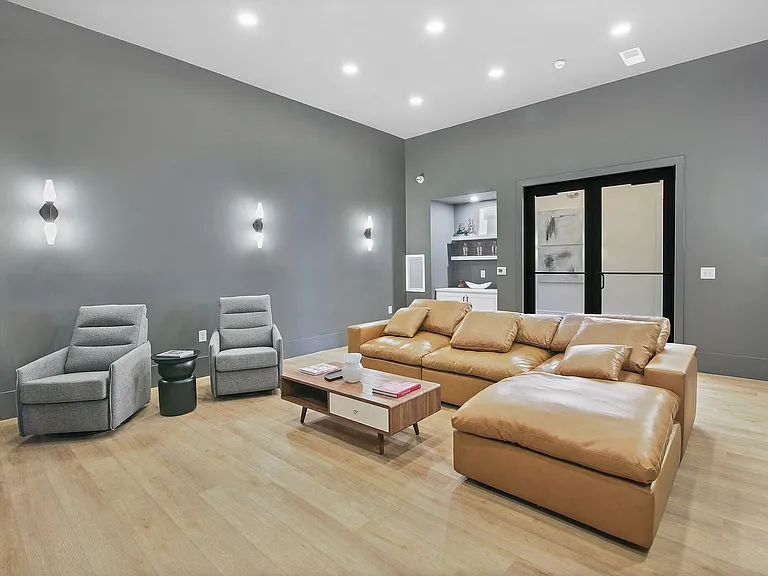 9-Station280-Amenity