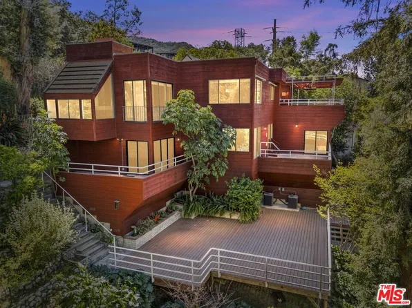 3275 Buckingham Rd, Glendale, CA 91206