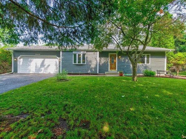 8805 Deer Trail Rd, Spring Grove, IL 60081