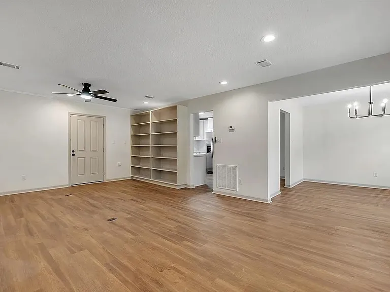 1825 Sherwood Dr — Photo 4