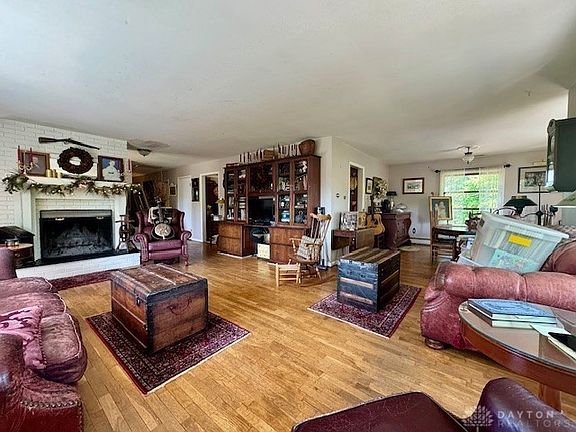 4th image of 7621 Rockwell Dr