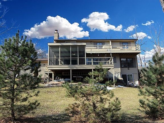 2nd image of 910 Woodland Dr