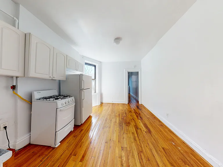 158 W 15th St #5D — Photo 5
