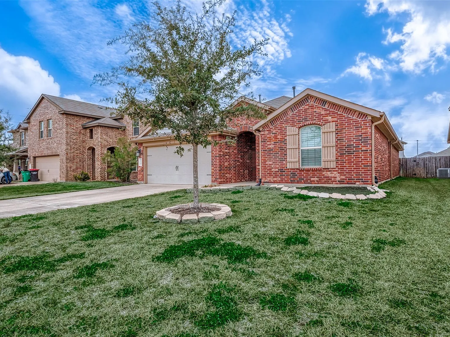 4 bed, 2.5 bath, 2094 sqft, $2,500 — Photo 2