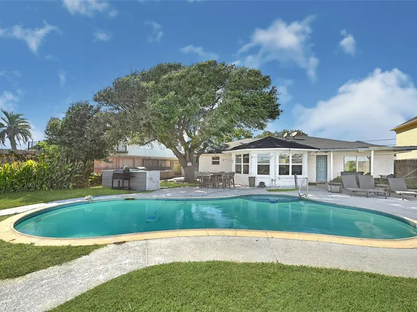 8010 Ocean Dr, Beach City, TX 77523