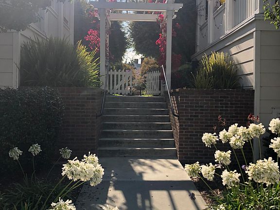 Gated and landscaped courtyards