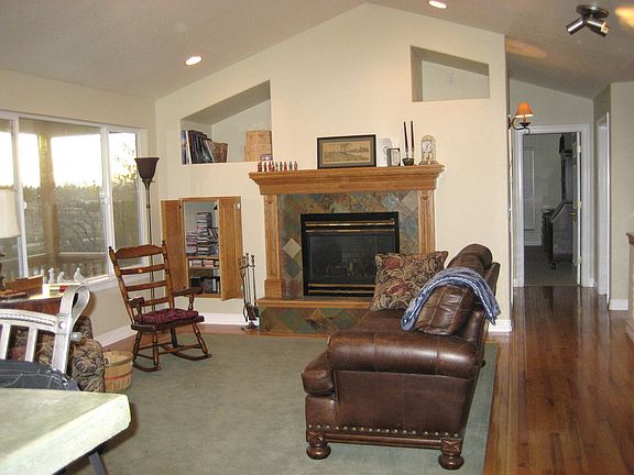 4th image of 18249 E Hinsdale Ave