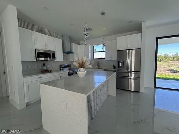 5th image of 2563 47th AVE NE