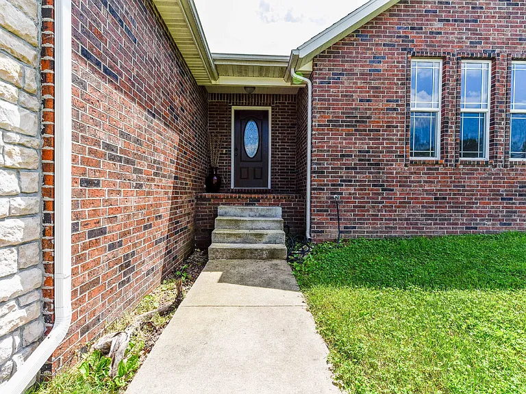 370 Southwoods Way — Photo 4