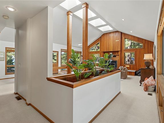 5th image of 609 Tyner Way