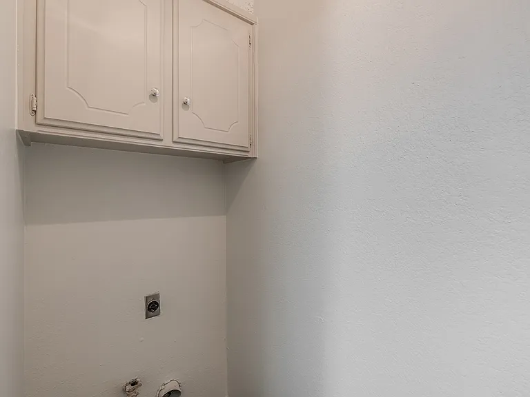 9027 N Rockwell Dr — Photo 15