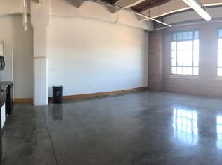832 W 22nd St, Kansas City, MO 64108