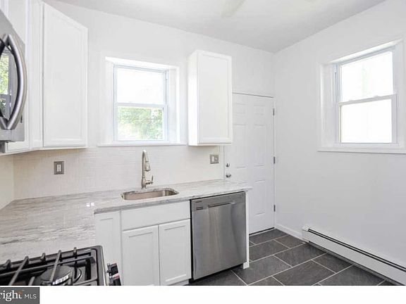 3rd image of 6731 Glenloch St