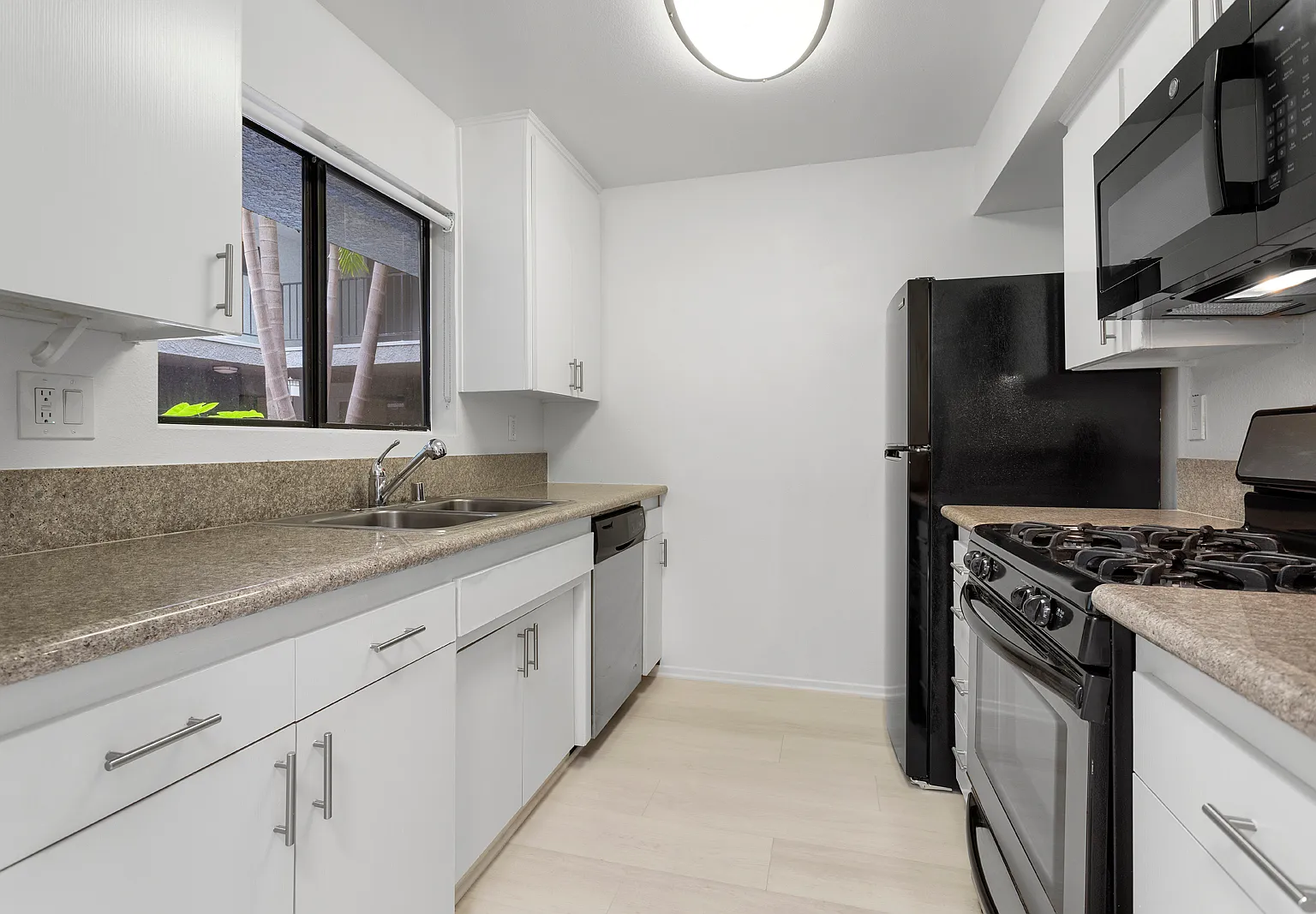 1222 Amherst Ave — Photo 1
